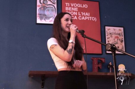 Cecilia Lavatore, la poetry slammer che racconta la ribellione degli oppressi a colpi di versi poetici